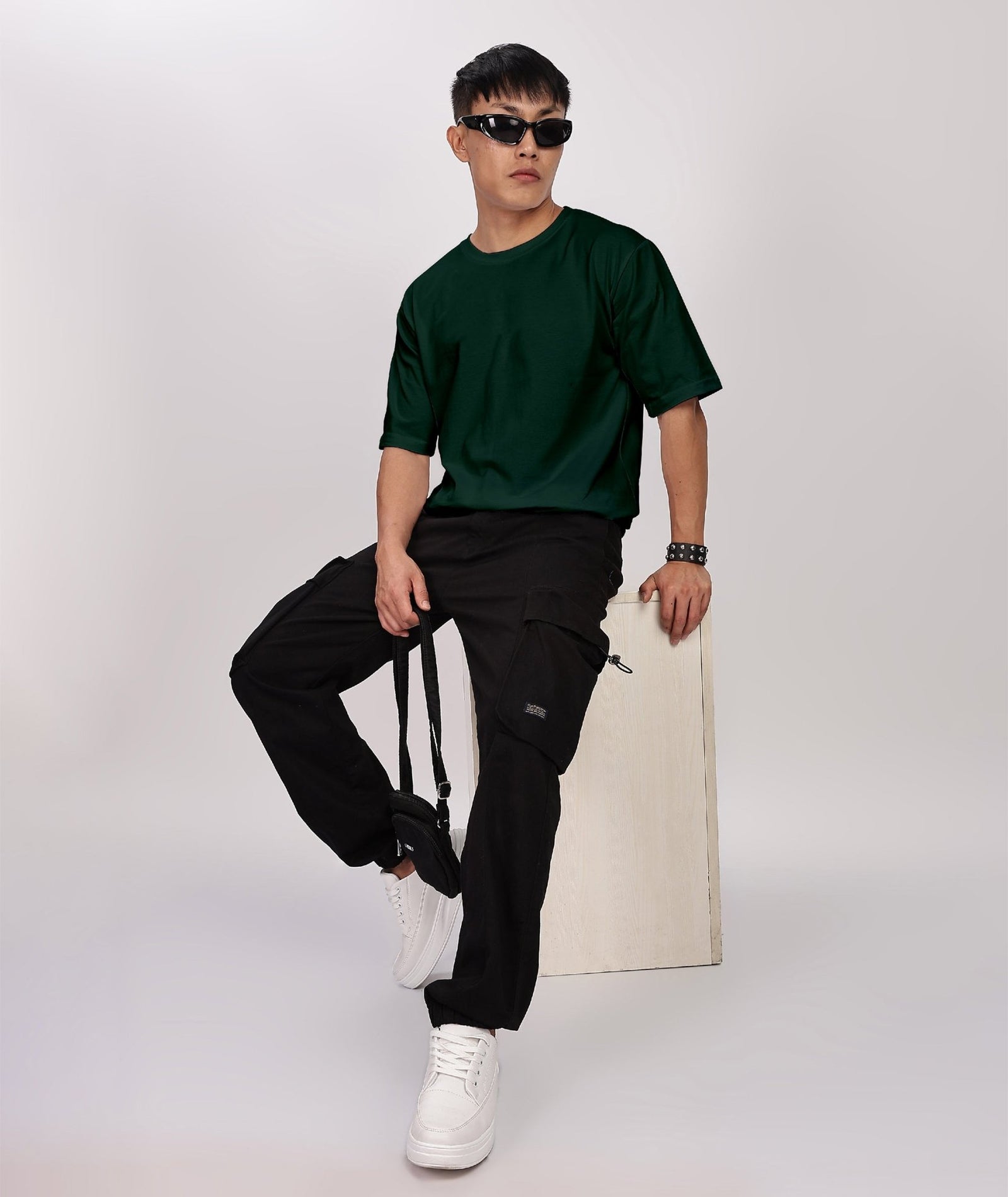 MEN'S RELAXED FIT BOTTLE GREEN TSHIRT